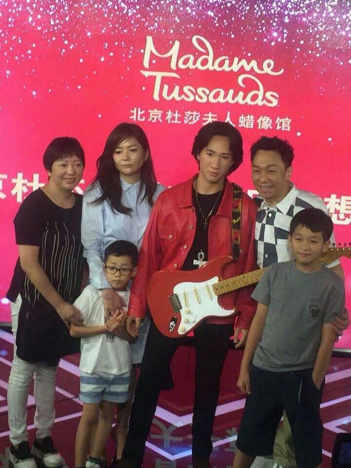 您当前所在位置 : 黄家驹纪念馆 回忆相册 生 辰:公历1962年6月10日