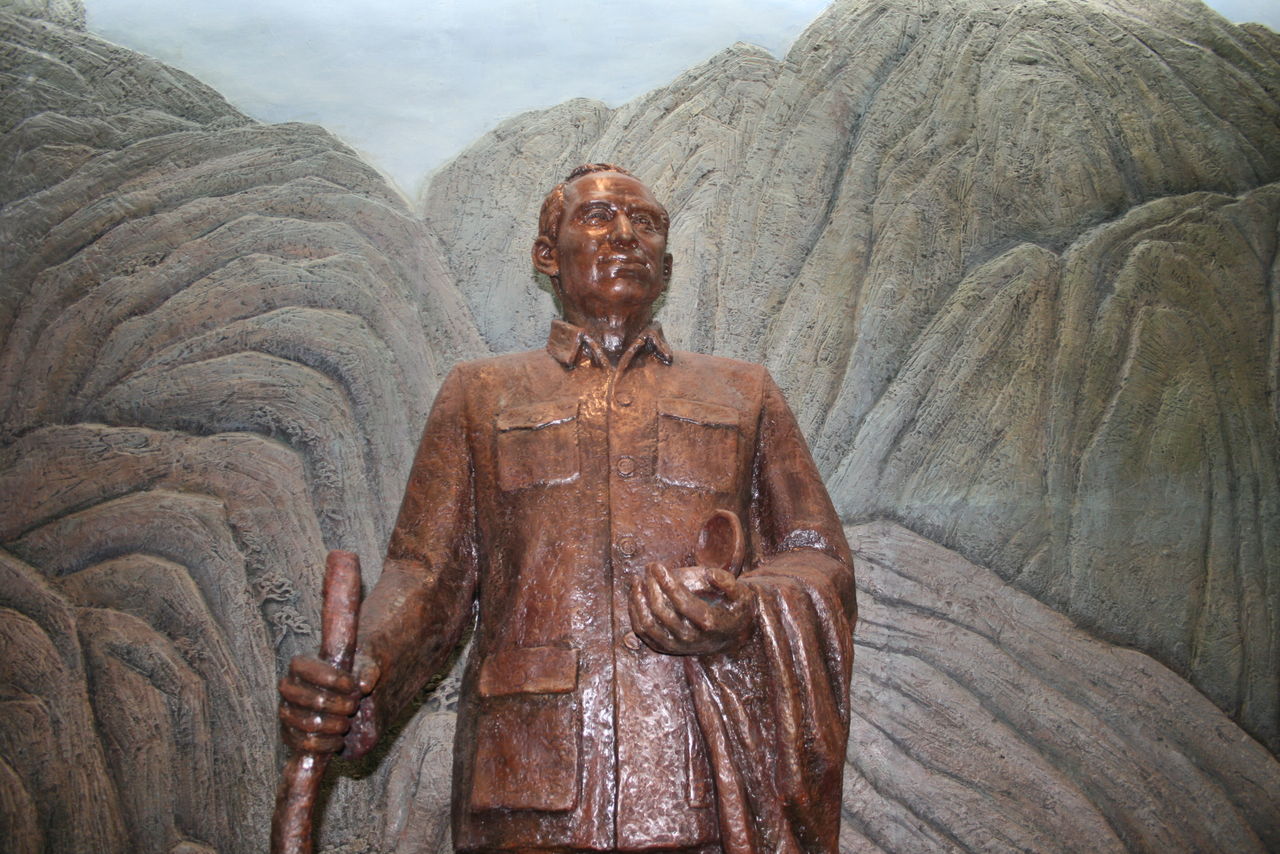 李四光雕像 上传人: 感恩天下 2014/4/29 0:00:00 br />