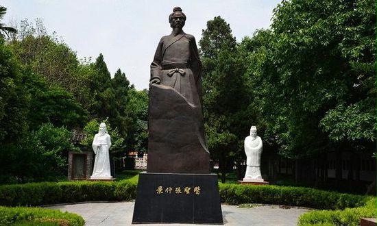 南阳医圣祠张仲景雕塑 上传人: 感叹众生 2015/12/30 0:00:00 br />